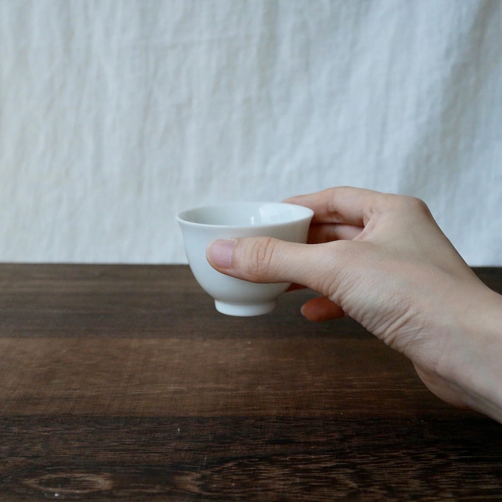 Yamatane キ39-29: Tea Professional's White Porcelain Tea Cup - Small　美濃焼 湯呑み(小) - Image 2