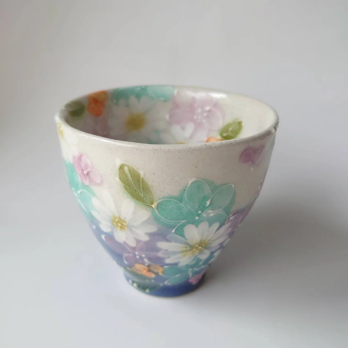 Yuzuriha Studio: Handmade Yunomi Cup - Handwritten floral pattern - Blue - Image 2
